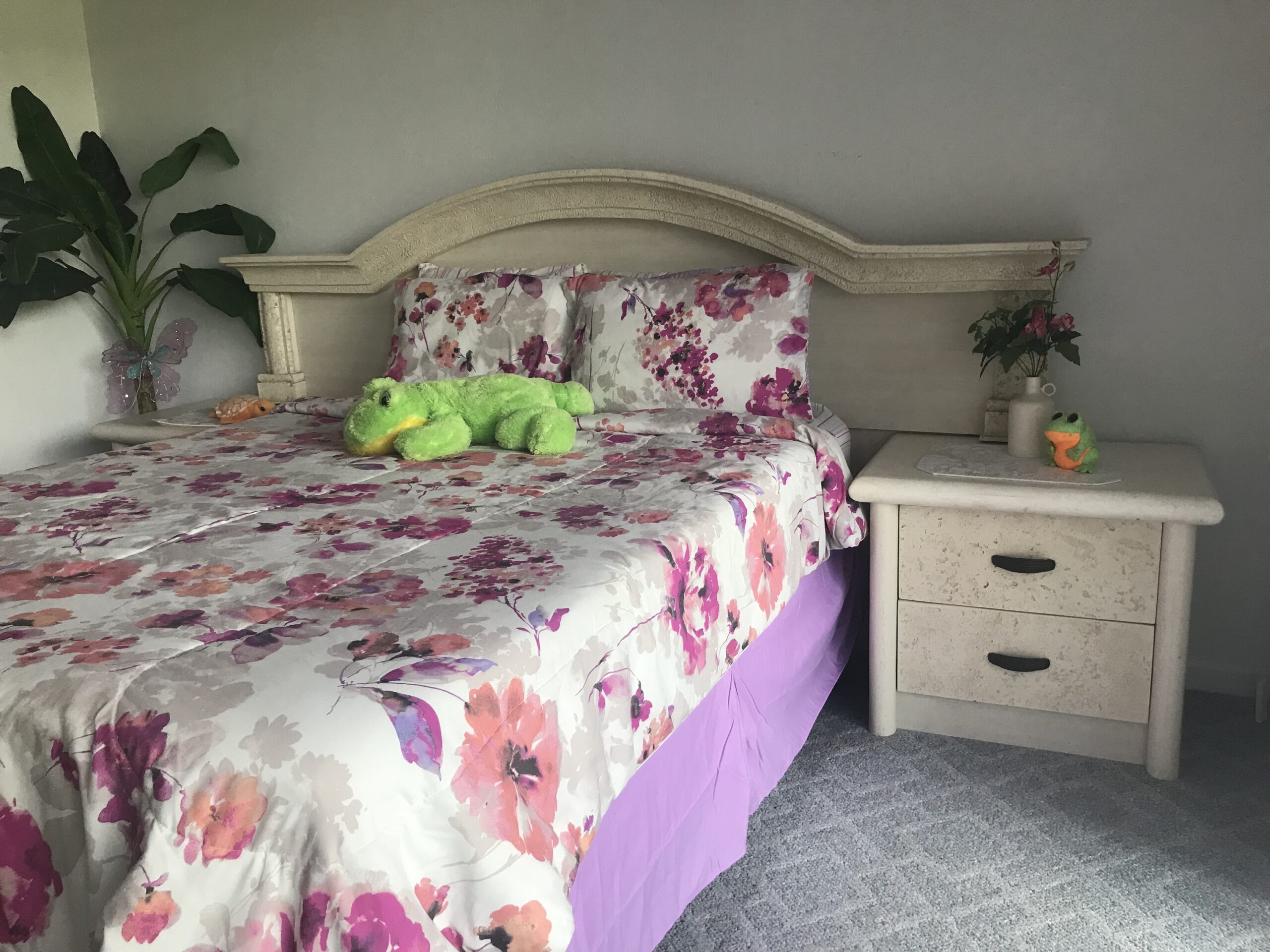 Guest bedroom - w Queen Bed